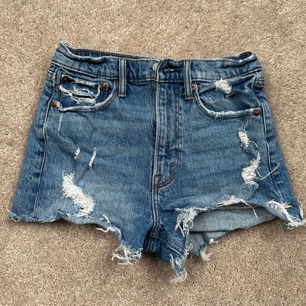 Abercrombie & Fitch The Mom Short High Rise